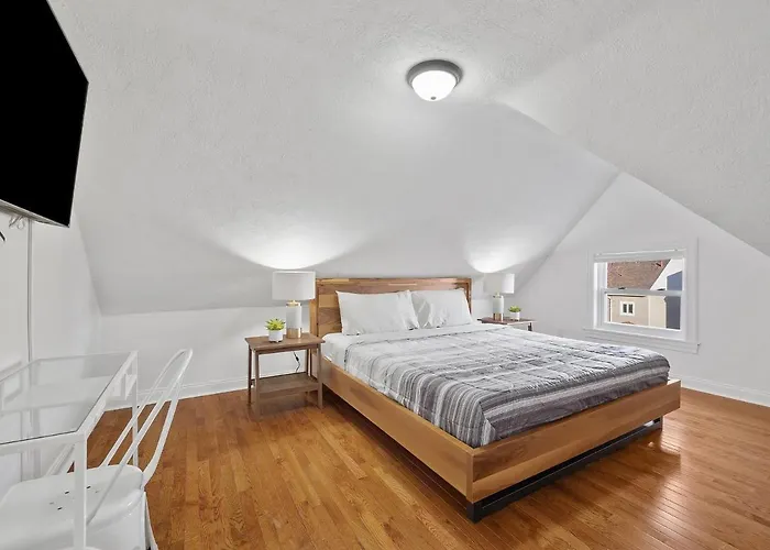 Bloomfield/shadyside @v Modern And Bright Private Bedroom With Shared Bathroom Homestay Pittsburgh