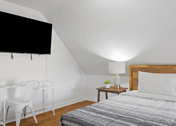 Bloomfield/shadyside @v Modern And Bright Private Bedroom With Shared Bathroom Homestay *