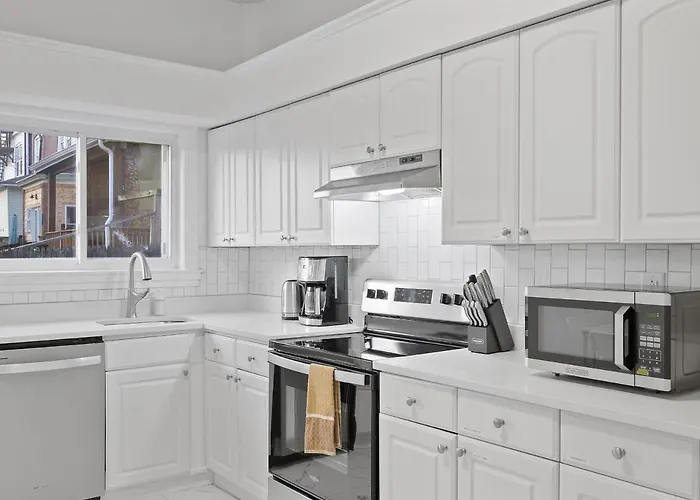 Homestay Bloomfield/shadyside @v Modern And Bright Private Bedroom With Shared Bathroom