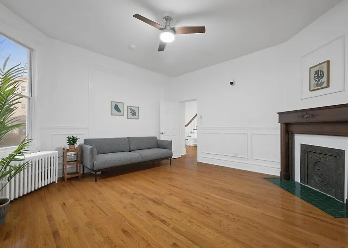 Homestay Bloomfield/shadyside @v Modern And Bright Private Bedroom With Shared Bathroom Pittsburgh